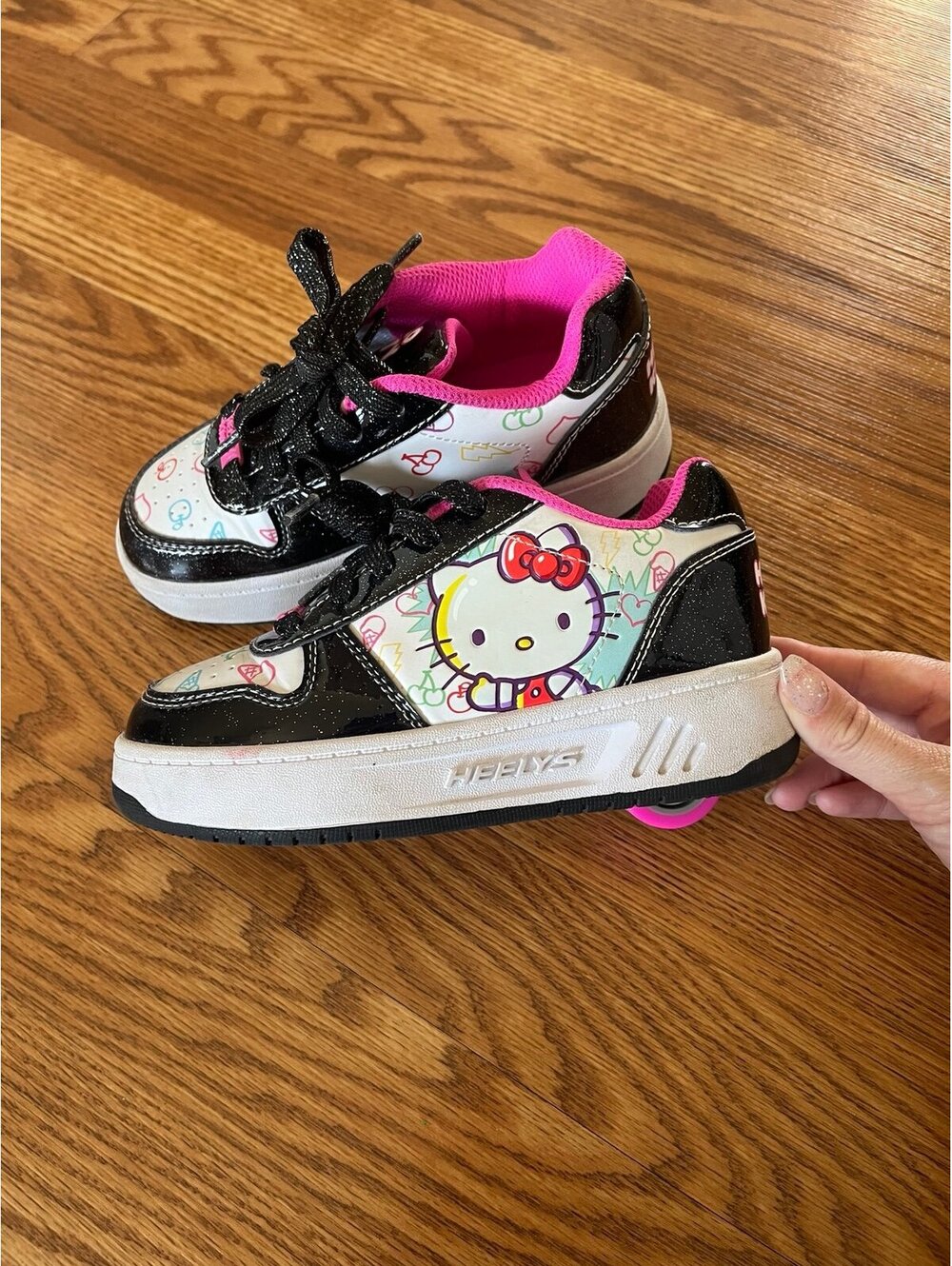 Hello Kitty Heelys Size 13 Youth
